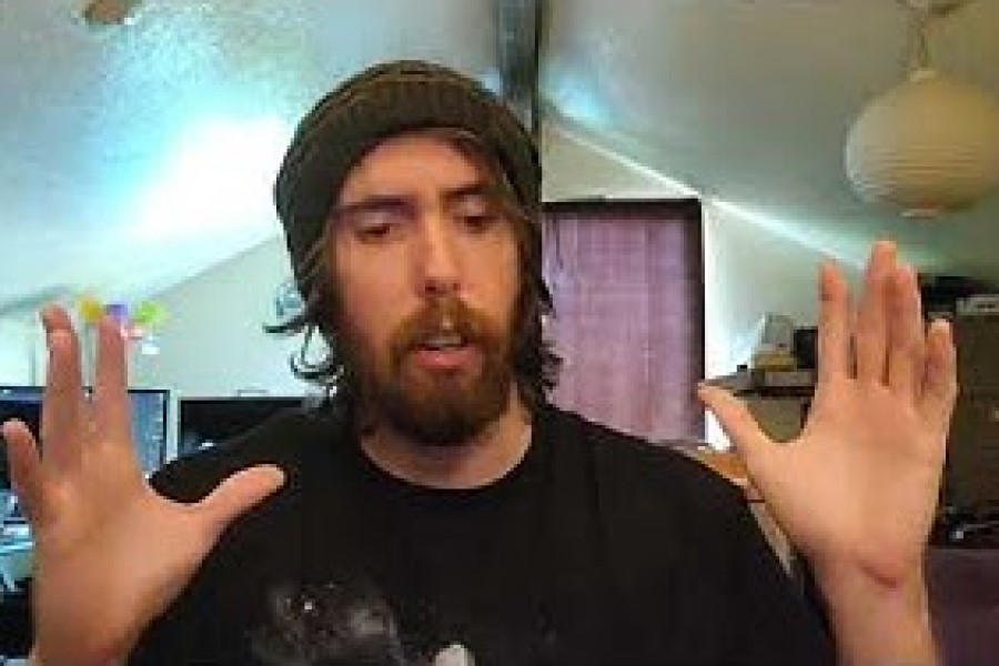 Asmongold Comments On Redditors